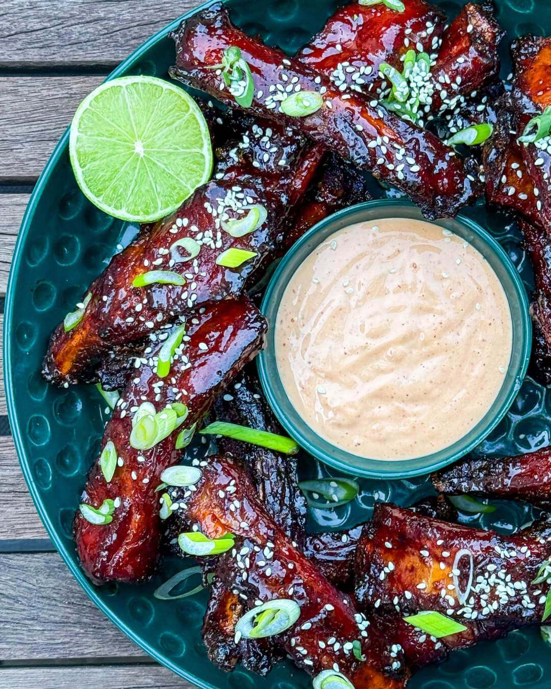 Char Siu Spareribs Bites met Sriracha-Limoen Mayo - Beef Boutique