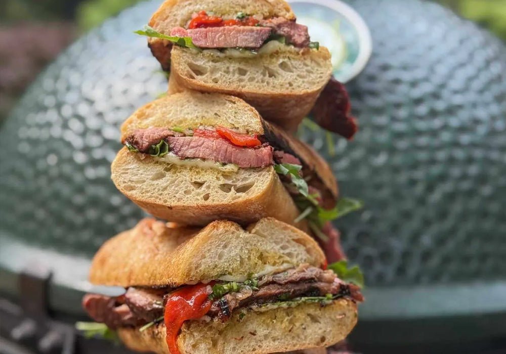 Tri-Tip Steak Sandwich met Chimichurri, Geroosterde Paprika & Rucola - Beef Boutique